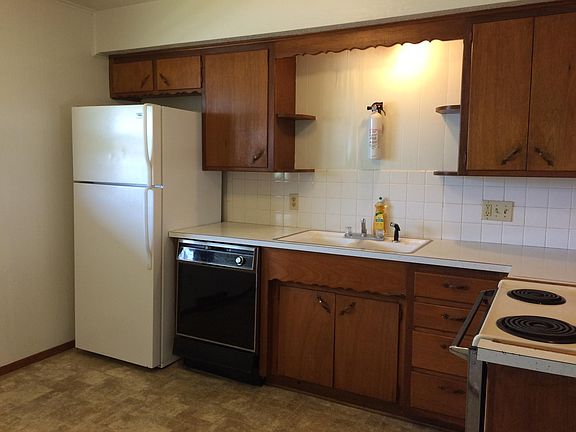 Kitchen includes Dishwasher, disposal, refrigerator and rang