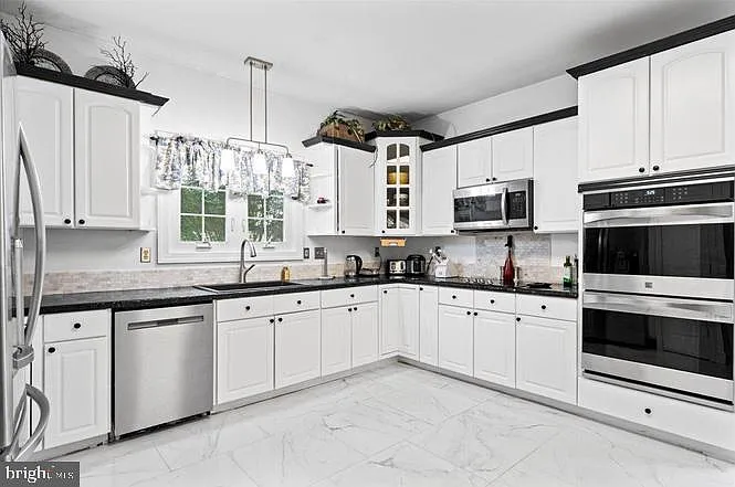 7403 Barrister Ct — Photo 2
