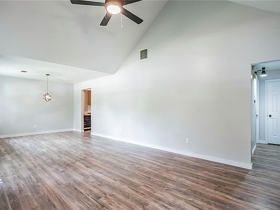 5th image of 2602 N Walker Dr