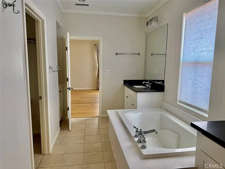 102 Chestnut Grv — Photo 19