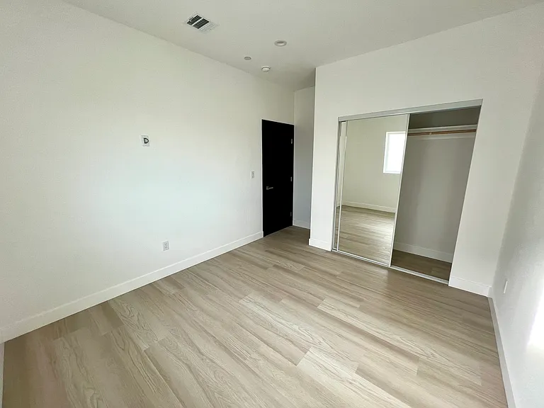 4900 Lennox Blvd #1 — Photo 15