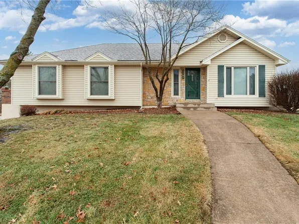 1101 SW Richwood Dr, Blue Springs, MO 64015