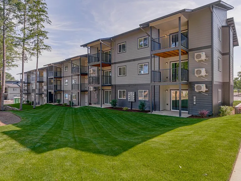 Riverbend Apartments — Photo 10