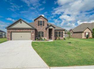 5810 67th St, Cave Springs, AR 72718