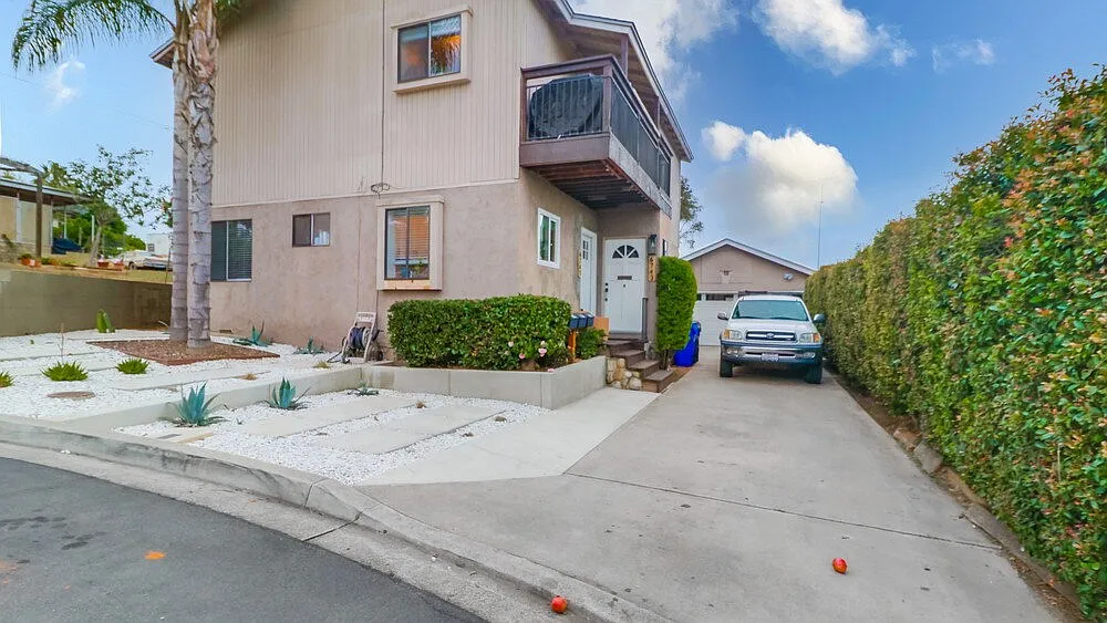 2 bed, 1.0 bath, 785 sqft, $3,450 — Photo 2
