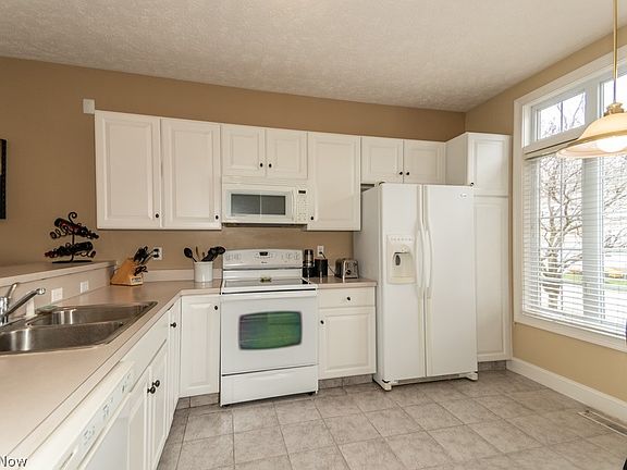 5th image of 76 Brookstone Ln
