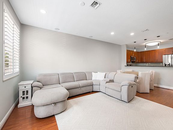 3rd image of 424 SW 13th Terrace #424