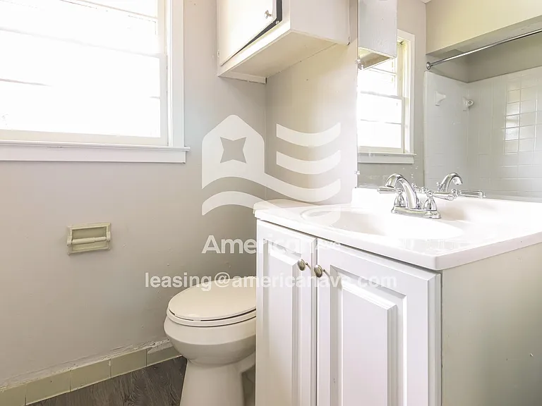 1072886_013_bathroom_13.jpg