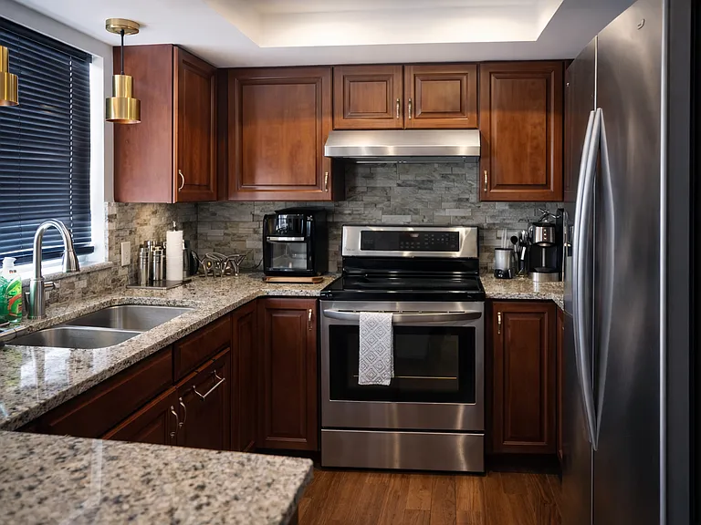 2531 Christine Dr — Photo 2
