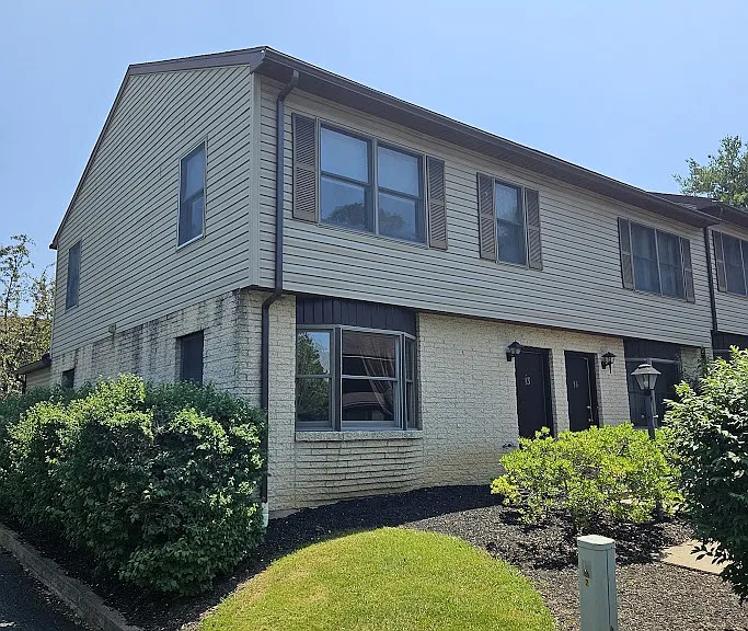 915 Southgate Dr #13 — Photo 1
