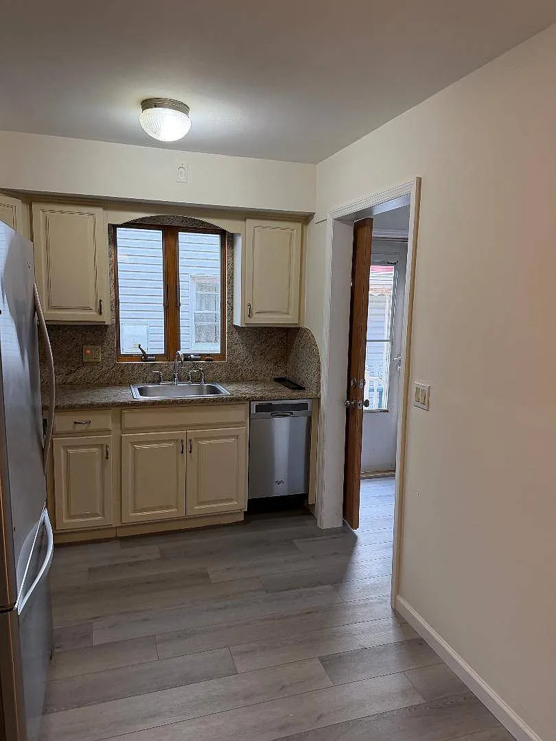 2 bed, 1.0 bath, 1248 sqft, $2,550 — Photo 3