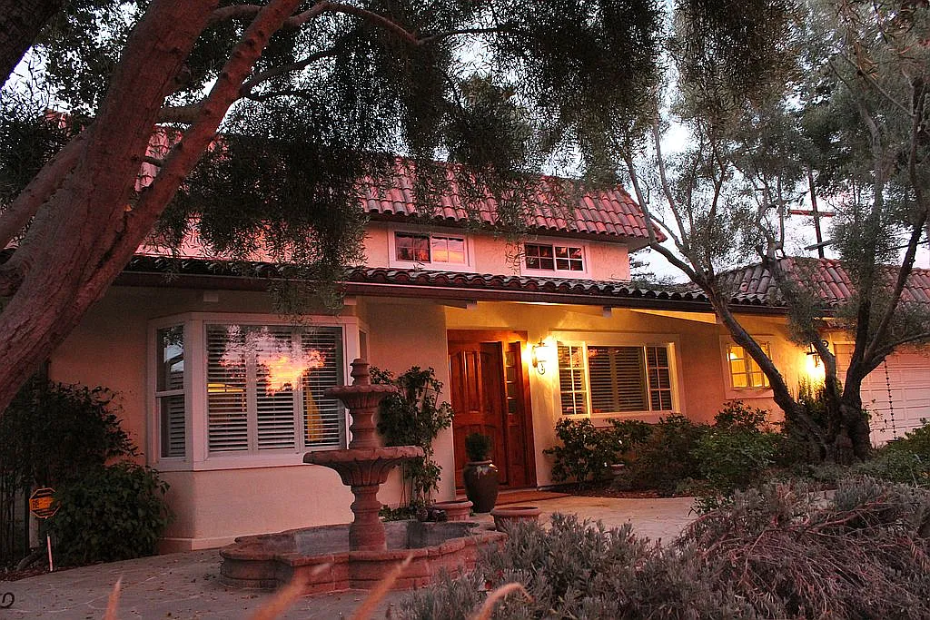 889 Lilac Ln photo 1