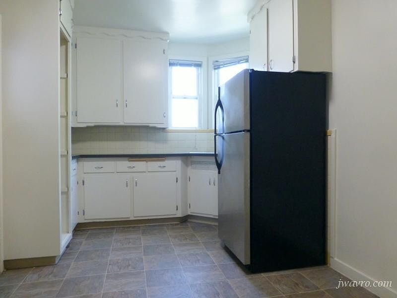 1st image of 30 Richardson Ave #30