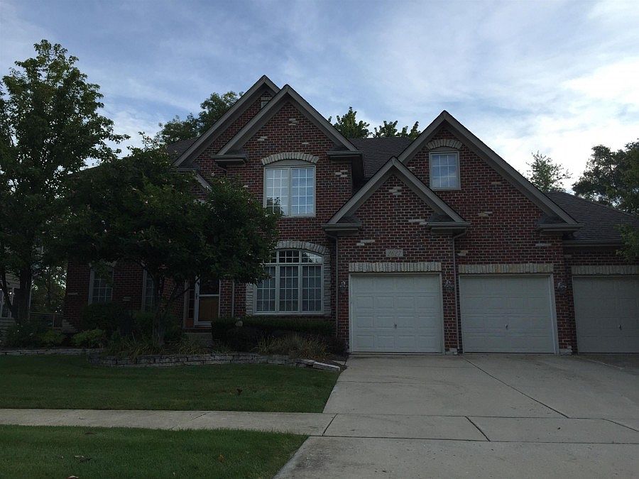 1st image of 2627 Charter Oak Dr