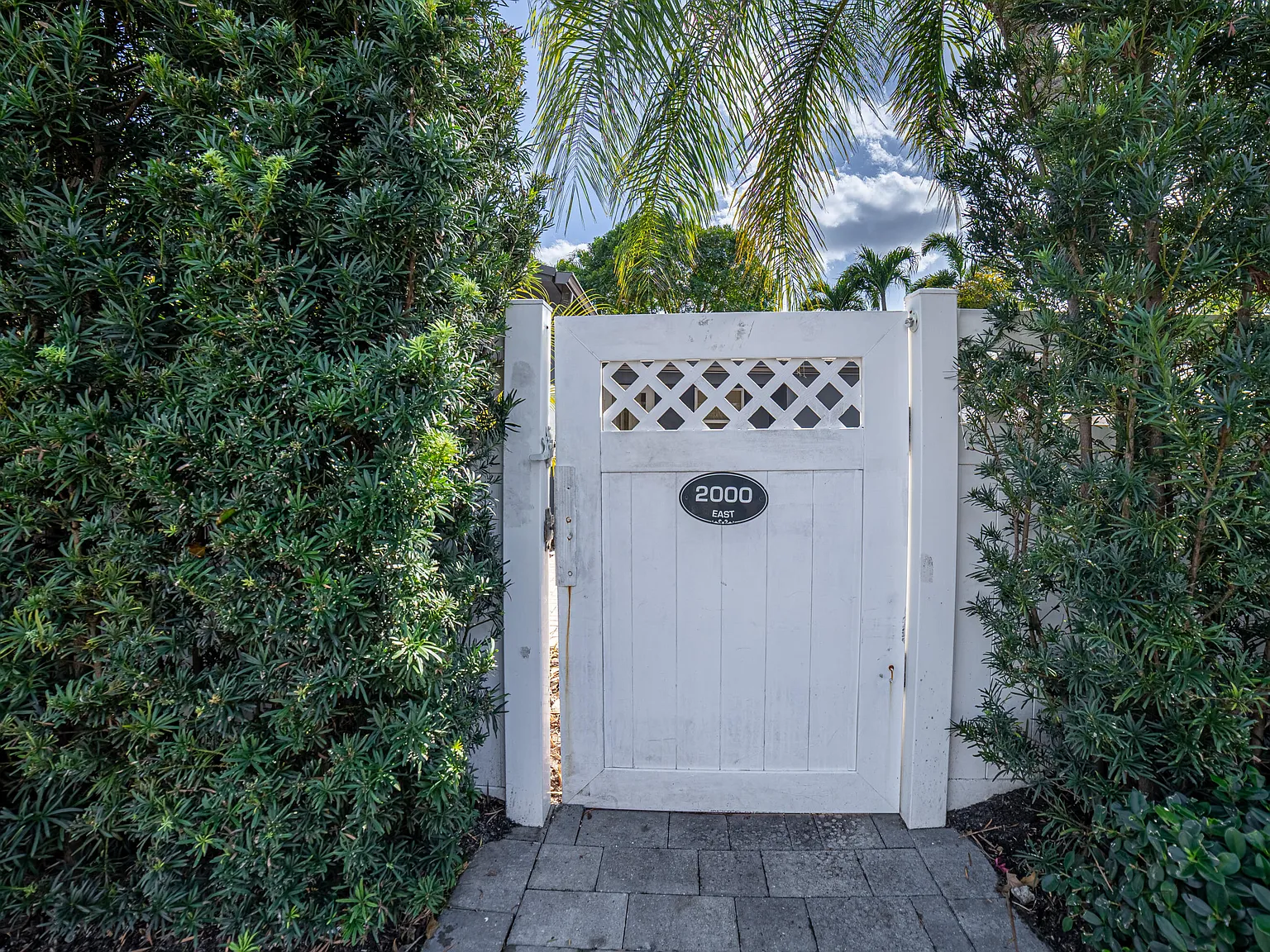 Private 2 Bed 2 Bath Gated Fenced Compound — Photo 3