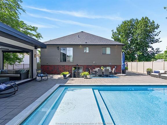 5th image of 355 Sacred Heart Dr
