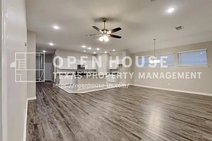 1260 Meridian Dr — Photo 3
