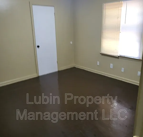 3627 W Sutton Dr — Photo 2