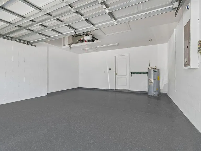 2222 Roanoke Springs Dr — Photo 31
