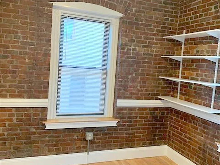 886 Massachusetts Ave — Photo 12