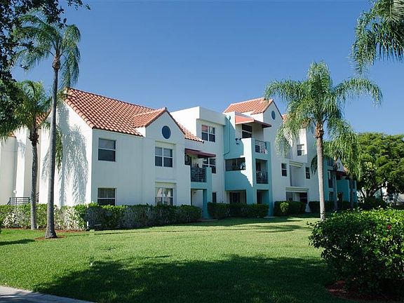 3rd image of 590 SE 12th St APT 105