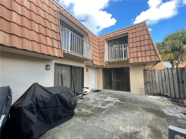 864 Blue Ridge Circle, West Palm Beach, FL 33409