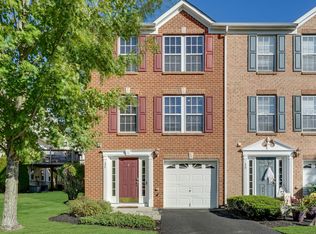 11 New Castle St #81, Farmingdale, NJ 07727