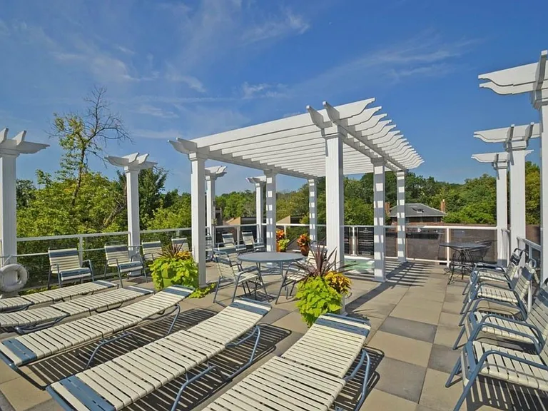 2200 Victory Pkwy #907 — Photo 18