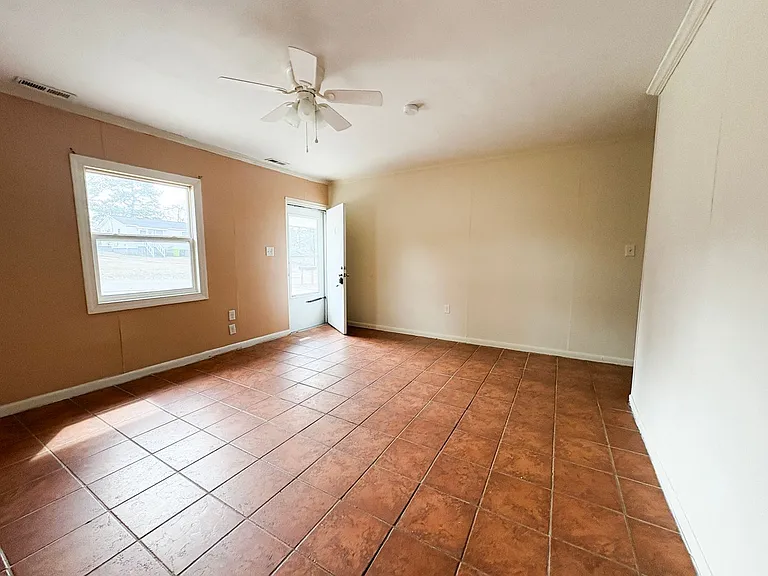 501 Weaver St — Photo 7
