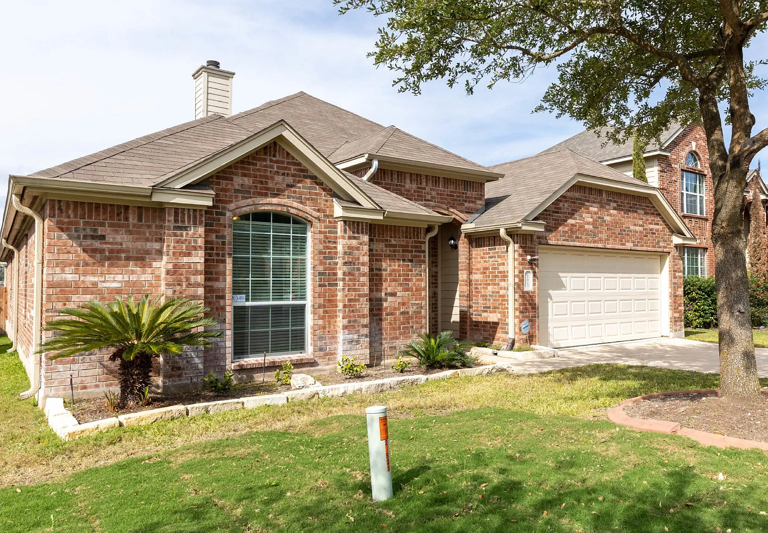 3 bed, 2.0 bath, 2267 sqft, $2,495 — Photo 2