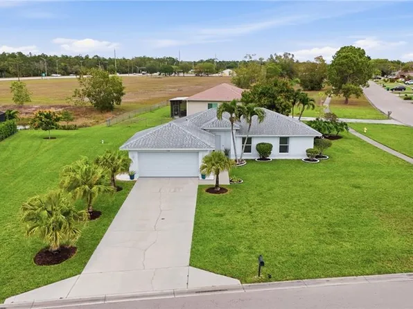 750 Cherry Blossom CT, NAPLES, FL 34120