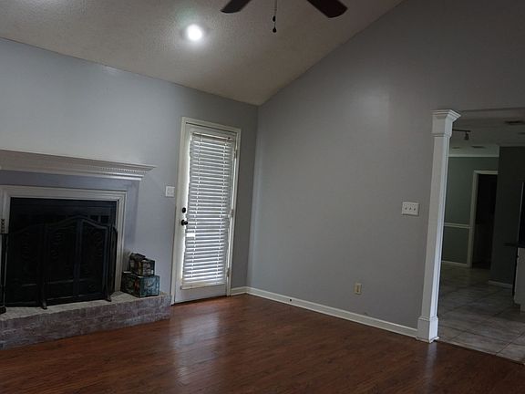 3rd image of 3828 Brookfield Dr