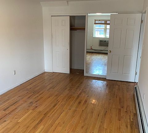 5th image of 190 Elizabeth St APT 3R