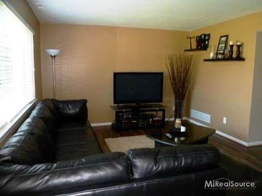 3rd image of 29399 Maurice Ct
