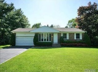 52 Southwoods Rd, Syosset, NY 11791
