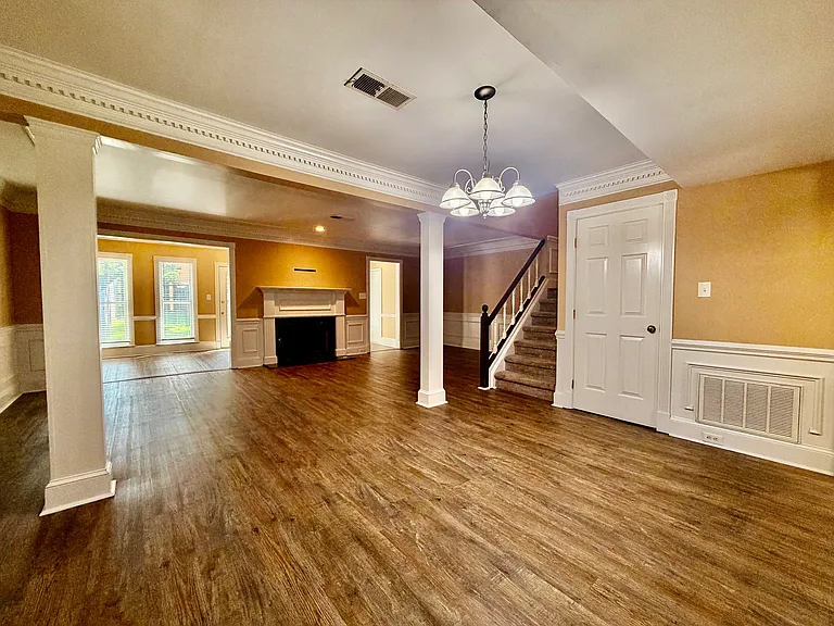 606 Crown Point Dr — Photo 5
