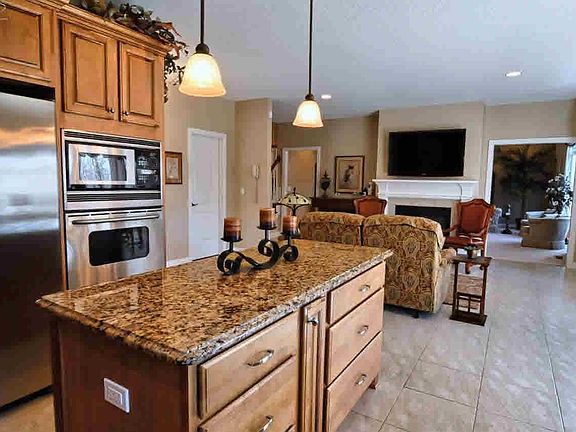 5th image of 8401 Grovemont Ct