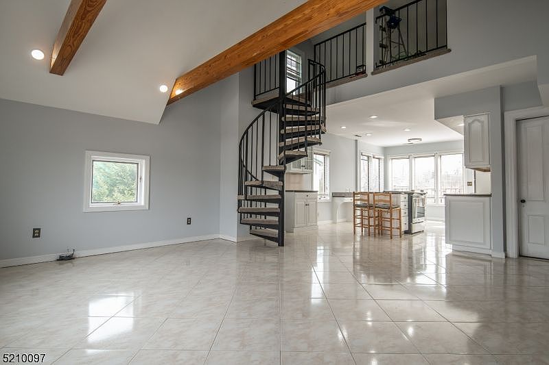 1st image of 666 Franklin Ave Floor 1