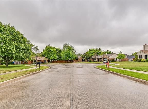 2nd image of 906 Elmvale Ct