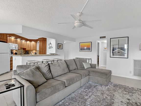 5th image of 5851 Camino Del Sol Apt 402