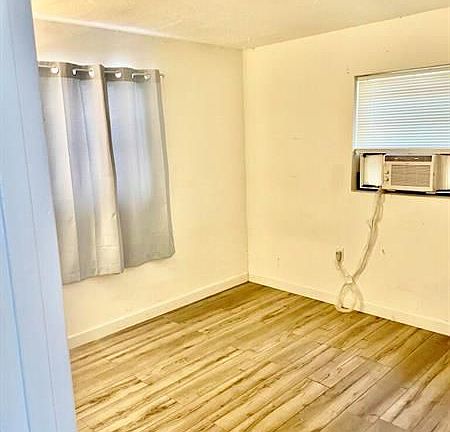 5th image of 2550 42nd St