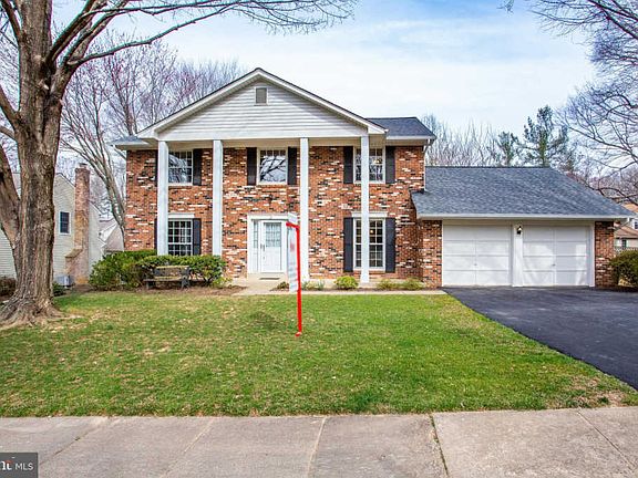 3rd image of 2608 Oakton Glen Dr