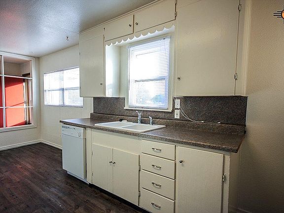 5th image of 1020 E 5th St