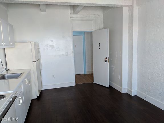 2nd image of 220 23rd St APT 502