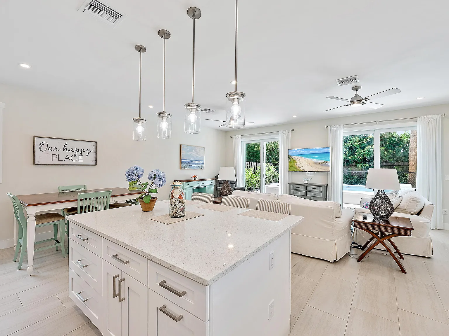 4 bed, 3.5 bath, 2201 sqft, $8,500 — Photo 3