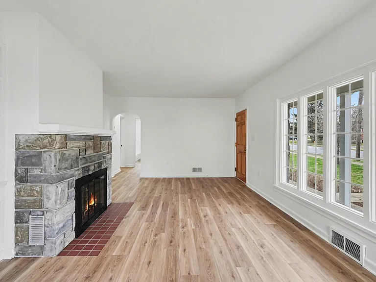 1555 Locust St — Photo 5