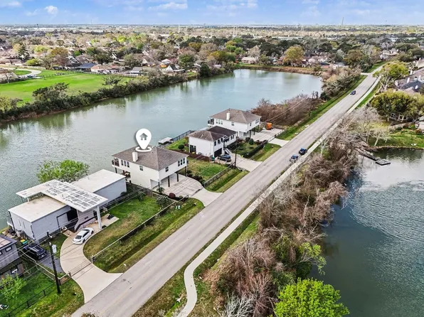 1133 E Meyer Rd, Seabrook, TX 77586