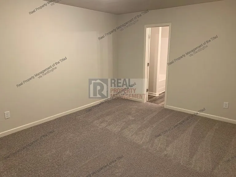 2605 Craftsbury St — Photo 8