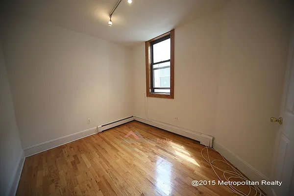 Rented by Metropolitan Realty | media 4