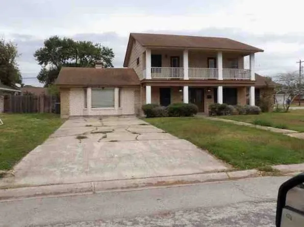 702 Brookhollow Dr, Port Lavaca, TX 77979